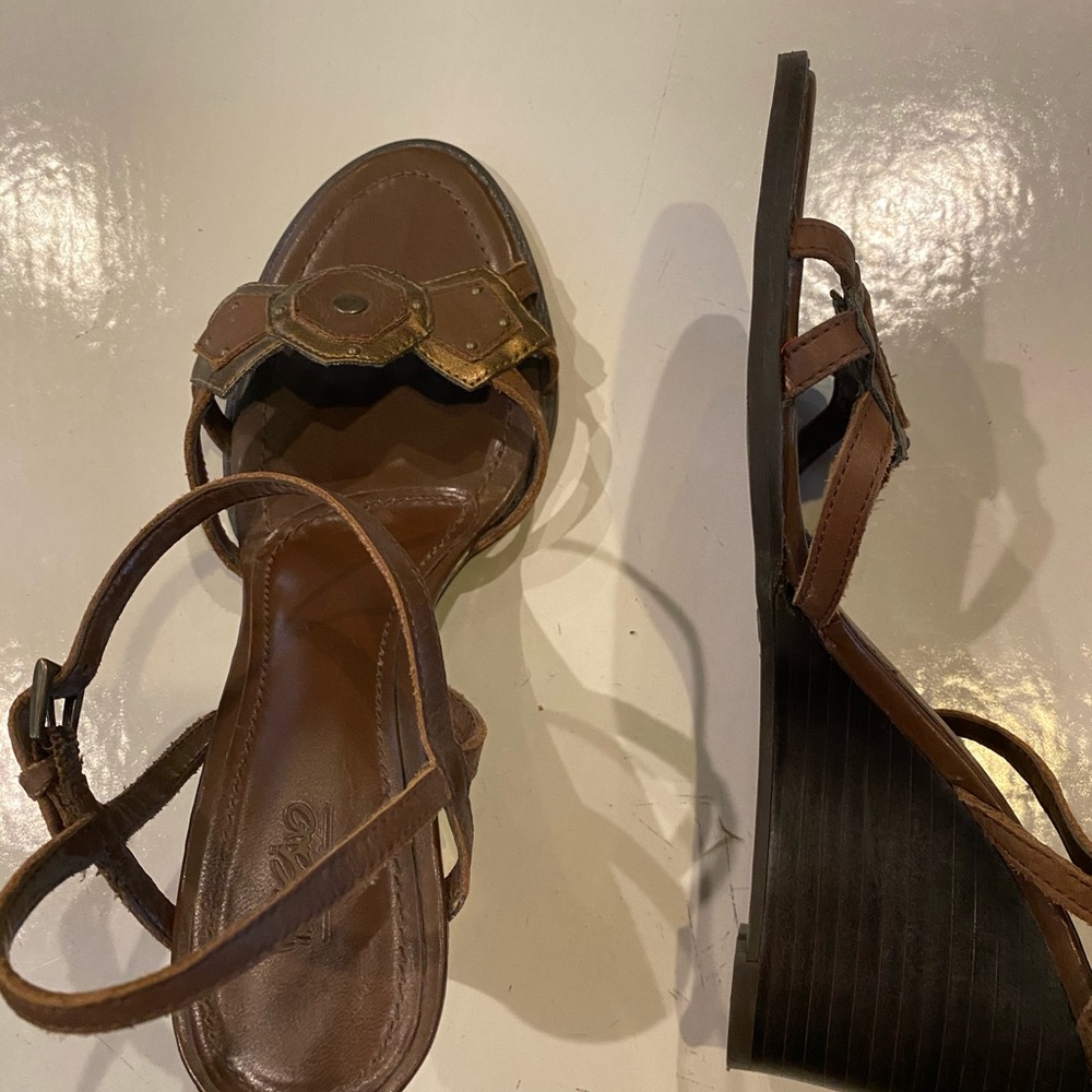 Women’s sandals